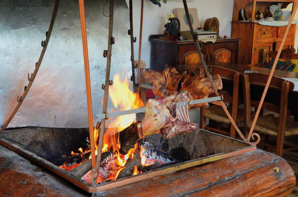 “Antikristo”: Lamp meat specialty that you must search in order to complete your gastronomic experience in Crete.