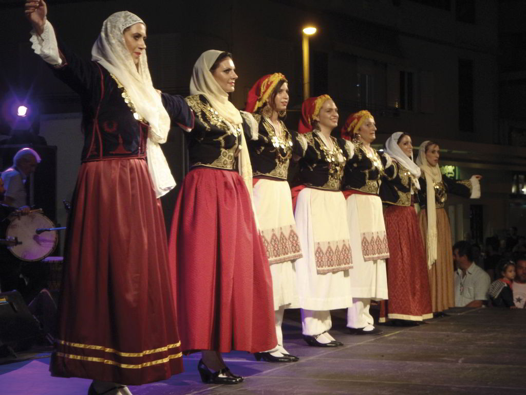 Live the experience of Cretan traditional events that you can find all year round.