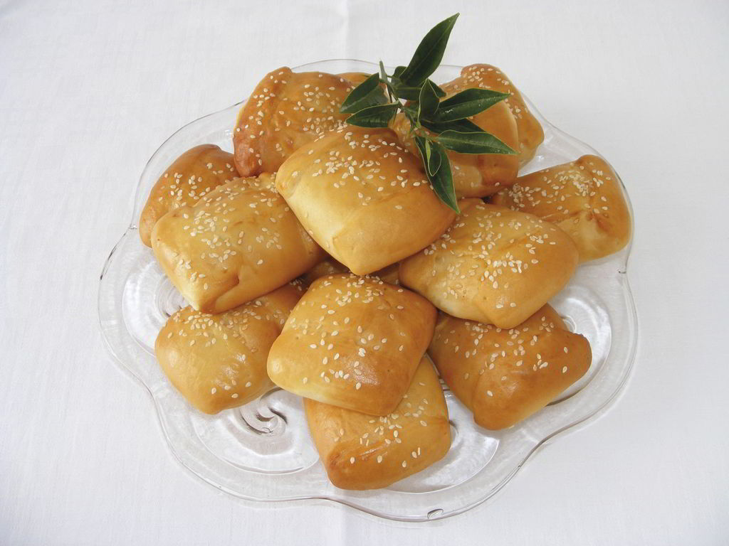 Kalitsounia: The dish that during Christmas or Easter, is found in almost every Cretan table. Kalitsounia are the traditional cheese pies with ricotta and mint and you will find them in different variations across the island.